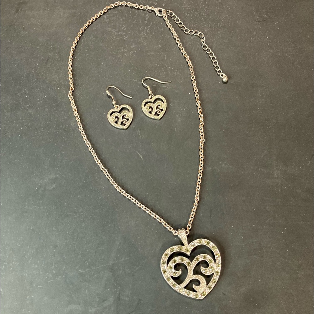 SILVER HEART PENDANT WITH OLIVE GREEN GEMS NECKLACE AND EARRINGS SET